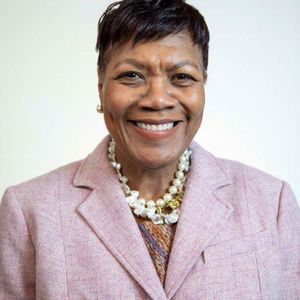 Meet your Posher, Linda d.